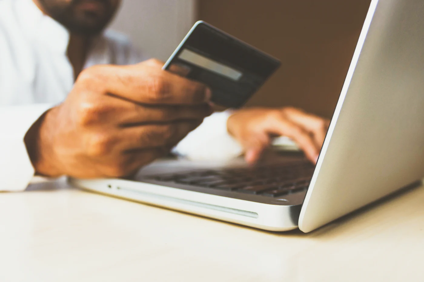 Buton retragere contract online 2026: funcția obligatorie și amenda ANPC