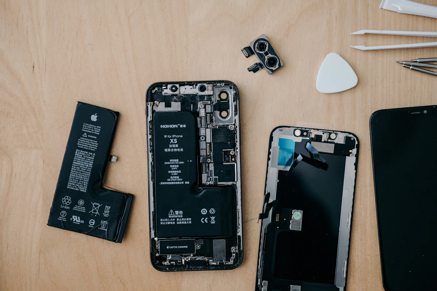 Informații obligatorii garanție 2026 – repararea unui smartphone și verificarea componentelor